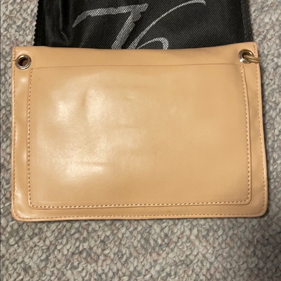 Zone 6 clutch/wristlet - Picture 3 of 3